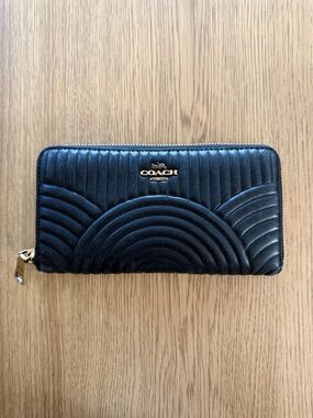 Coach Accordion Zip Art Deco Quilting Black